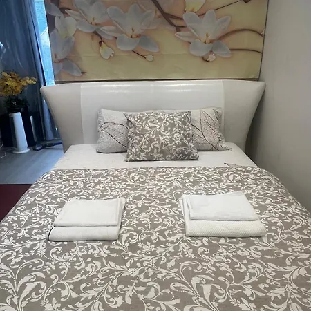 Cozy And Close To Nature, With Free Parking! Apartment