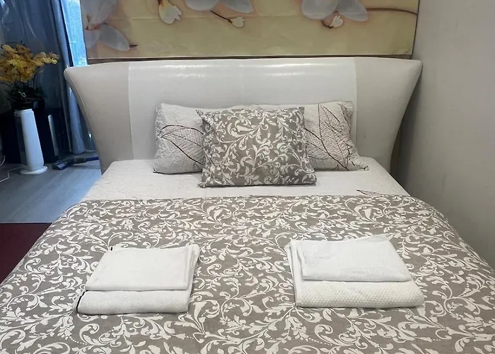 Cozy And Close To Nature, With Free Parking! Lejlighed