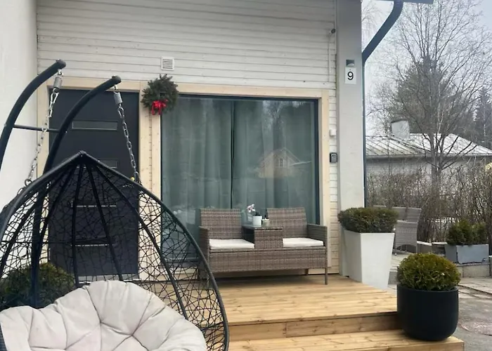 Cozy And Close To Nature, With Free Parking! *